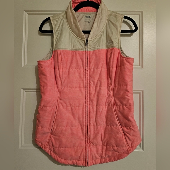 The North Face Peach and Cream Insulted Puffer Vest sz medium - Picture 2 of 8